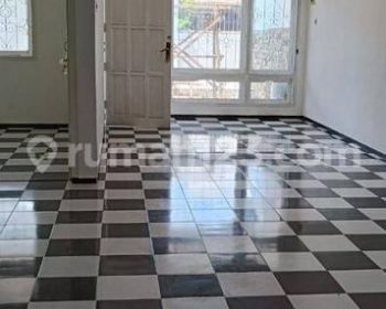 Rumah siap huni 1 lantai seperti baru habis selesei renov cocok utk tempat atau