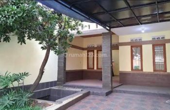 Rumah Besar Regol Bandung Dalam Komplek Disewakan Unfurnished