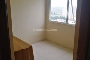 HOEK 83M2. LANTAI SEDANG. SEMI F.