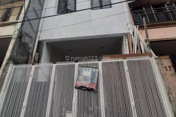 Rumah Baru bebas banjir di Tanjung Duren(TD227)