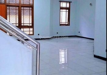 Rumah 2 Lantai Siap Huni di Antapani