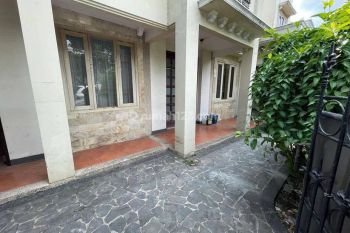 Disewakan Rumah Usaha Hook Dan Siap Pakai di Kawasan Tidar B327