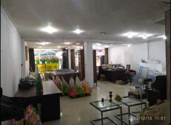 Disewa Ruko 3 Lantai cocok untuk tempat usaha di Mainroad Karapitan