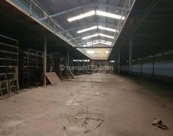 Gudang Danau Sunter Utara, Jakarta Utara, Strategis Komers