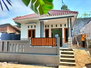 RUMAH CANTIK MURAH DEKAT PASAR MIJEN SEMARANG