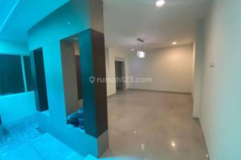 Disewakan rumah Babatan Pantai 2 lantai Bagus