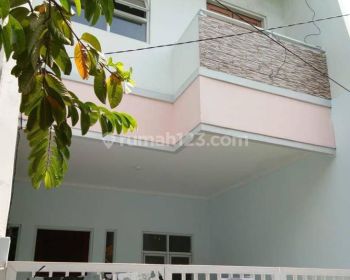 Dijual Rumah baru 21/2 lantai di Tanjung Duren