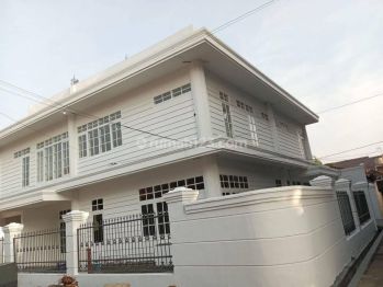 Dijual Rumah Megah Hoek Di Komplek Guruminda Arcamanik