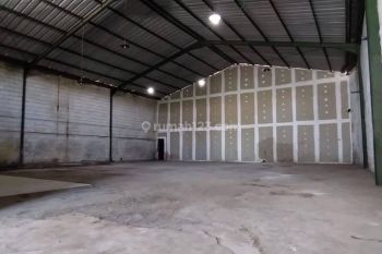 Gudang di Mainroad Cicukang Lokasi Strategis