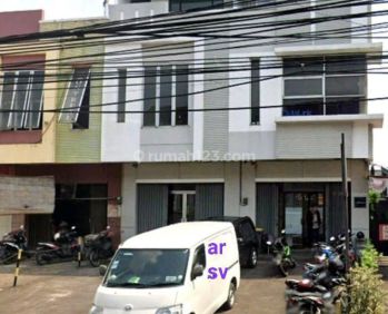 Ruko Gandeng Pingir Jalan Utama Dan Dekat Stasiun Pondok Ranji