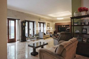 Jual Cepat Rumah 2 Lantai Unfurnished Bagus Ada Private Pool