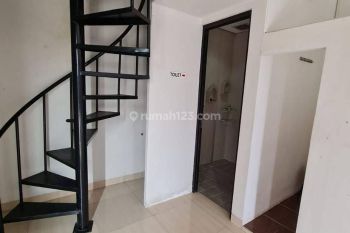 Ruko 2 lantai , lokasi  di pinggir jln raya, jagakarsa