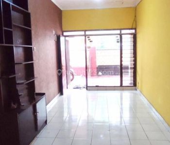 Rumah 1.5lantai Bagus Area Strategis Unfurnished Tebet. 26.12