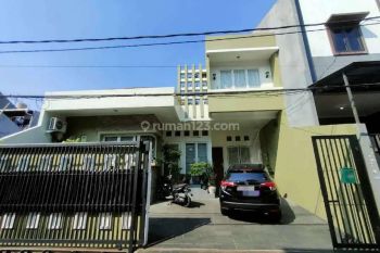 Rumah bagus dan nyaman lokasi strategis di Taman Ratu(TR54)