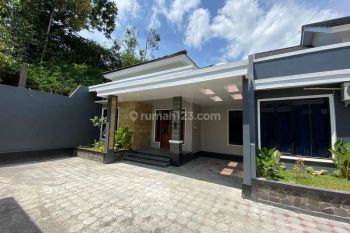 Rumah Modern Type 45 Luas Tanah 125 M2 Dekat Pasar Cebongan