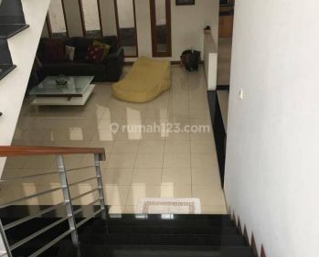 Jual Rumah Kawasan Elit dekat Tol Pasteur di Setra Duta Bandung