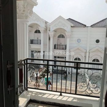 Rumah Mewah Murah  2 Lantai SHM di Ciracas Jakarta Timur