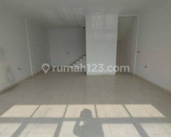 Ruko di Kawasan Muara Karang 90m² SHM Bagus