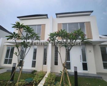 Rumah Gandeng di Jalan Aster, Paramount Petal Tangerang, Tangerang