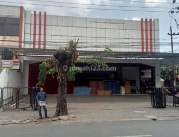 Rumah Usaha Raya Pucang Anom Timur