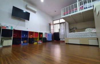 Wilson Rumah semi furnished 2.5 lantai di jelambar