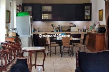 Rumah 2 Lantai Bagus Lokasi Startegis,kota Baru Parahyangan