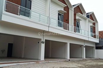 Ruko dijual pinggir jalan ready deket tol cijago di Cimanggis Depok