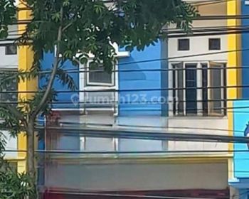 Disewakan Ruko 2 lt ada lahan parkir Raya Wiyung Surabaya Barat