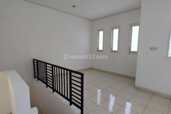 Disewakan Rumah di  Pegangsaan Indah Barat-  Kelapa Gading