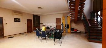 Rumah sewa Luas LT 660m2  LB 900 m2 jual 18.5 M nego