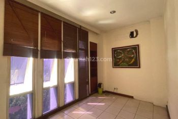 Gedung Kantor Lokasi Sangat Strategis di Kebayoran Baru