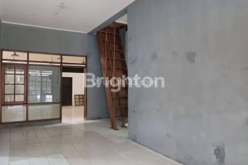Rumah 1,5 Lantai cocok untuk Usaha Konveksi, Kantor, dll. Berlokasi di Taman 1