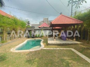 Sewa Villa 2 Lantai 3 Kamar 2 Pool Balkon Taman Luas Ungasan Kuta Selatan