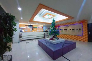 Gedung Hotel Di Jalan Raya Walikota Mustajab Pusat Kota Surabaya