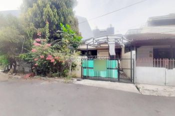 Rumah Tua Hitung Tanah Lokasi Strategis Di Taman Ratu(TR143)