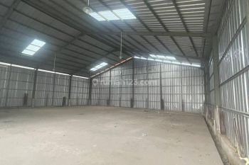 kan Gudang di Pinggir Jalan Utama Pekayon
