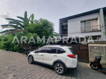 Over Kontrak 1 Tahun Rumah Hadap Selatan Unfurnished 2 Lantai 3+1 Kamar Parkir