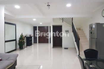 RUMAH JANUR ELOK III KELAPA GADING JAKARTA UTARA - 3 LANTAI & SIAP HUNI