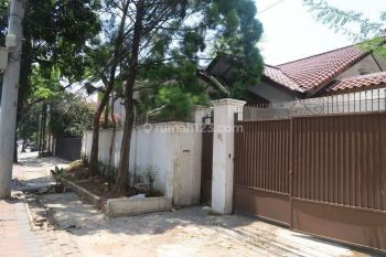 Sewa rumah komersial ruang usaha restoran premium Pakubuwono