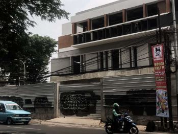 Disewakan bangunan komersial 3 lantai di cilandak kko
