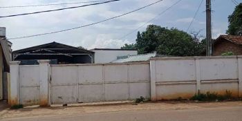 Dilelang tanah beserta bangunan terdiri dari bangunan mess dan banguna