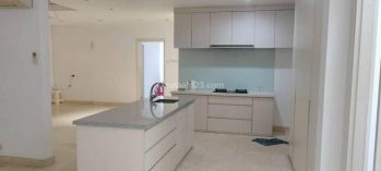 Rumah dijual Cepat PIK 1 dekat mall 10x18 sudah Renovasi 3 Lantai