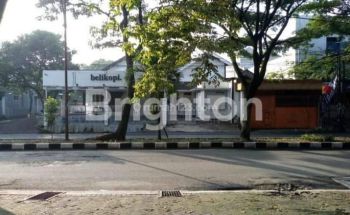 rumah dan cafe di pinggir jalan daerah sawojajar sangat strategis, prospek