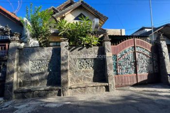 RUMAH TINGGAL 2 LANTAI BERLOKASI DI PUSAT KOTA PEMOGAN DEKAT BY PASS SUNSET ROAD