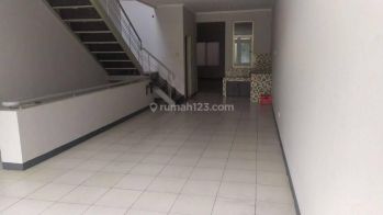 Jarang ada! Disewakan Ruko 3 Lantai di Kota Baru Parahyangan