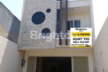 RUKO 3 LT LOKASI KOMERSIAL DI BRATANG GEDE SURABAYA COCOK UNTUK TEMPAT MAKAN,