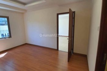 Apartemen elite dan mewah di Bandung Hegarmanah Residen  view swimming pool