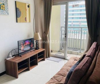 Disewakan Apartemen Cosmo Mansion 2 Bedroom Lantai Rendah Furnished