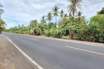 Tanah Dekat Pantai Pinggir Jalan Raya Air Sanih