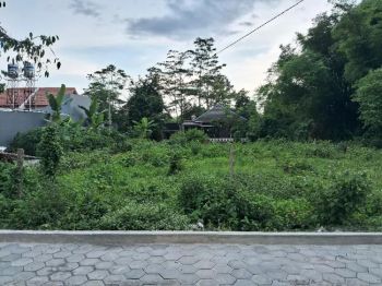 TANAH STRATEGIS DI DEKAT SD MODEL UTARA  STADION MAGUWO